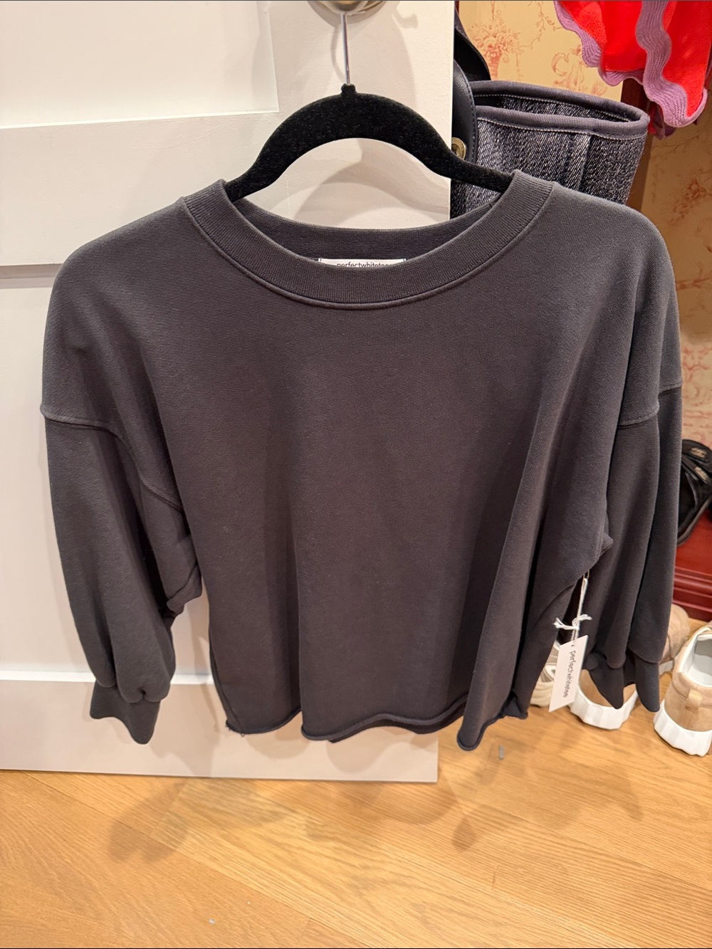 perfect white tee dark grey sweatshirt size xs